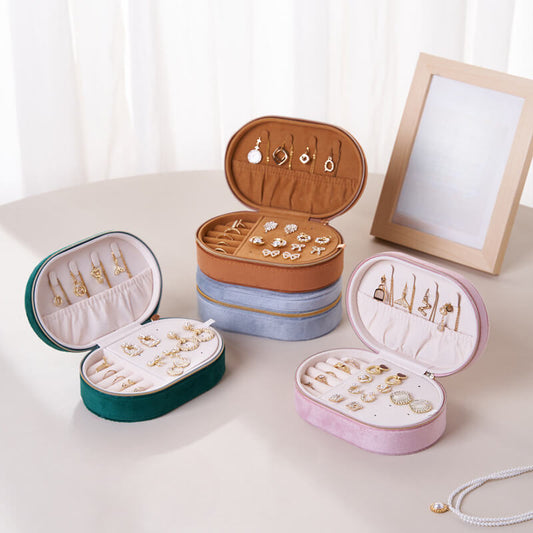 Oval flip-top velvet ring storage box