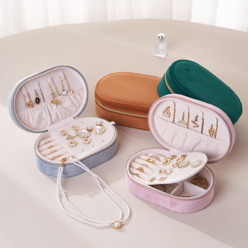 Oval flip-top velvet ring storage box