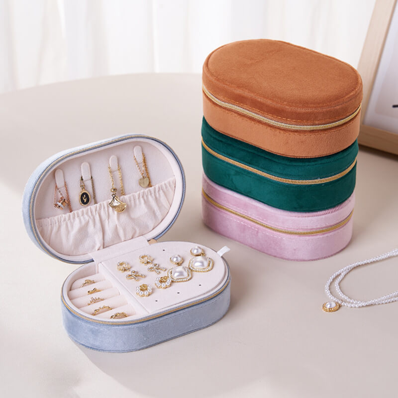 Oval flip-top velvet ring storage box